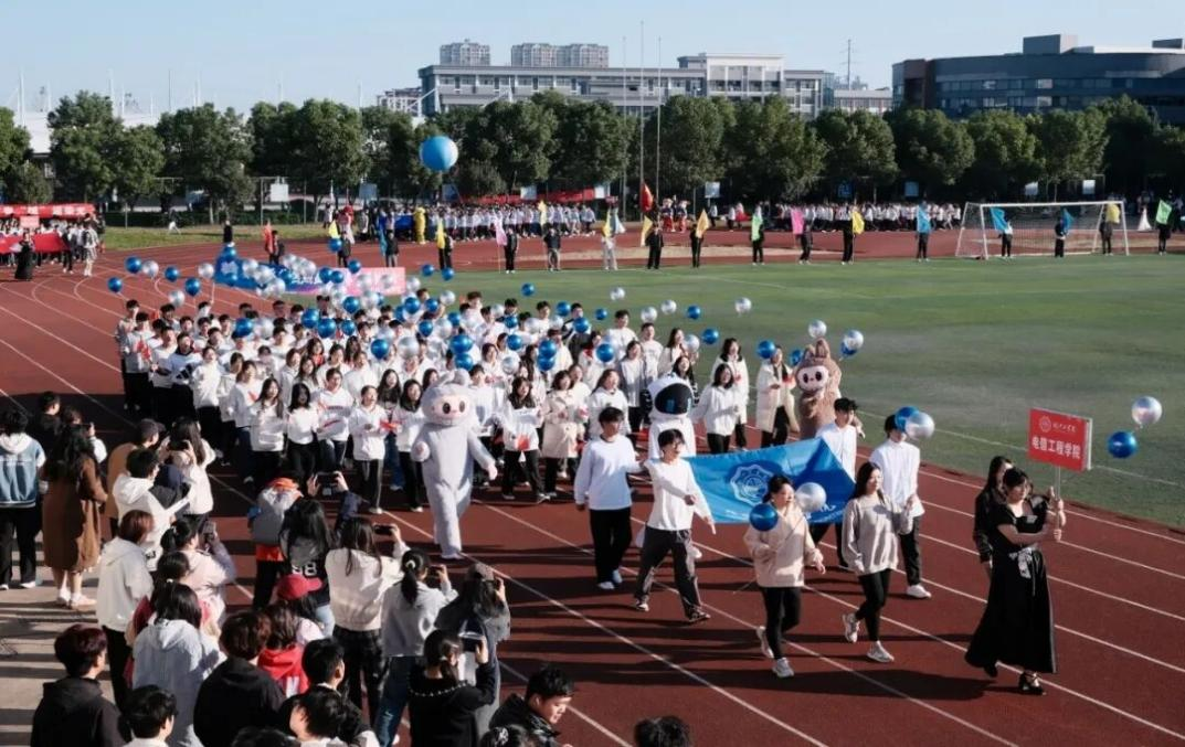 青春燃赛场，团结筑华章 ——皖江工学院电信工程学院在第十八届田径运动会上捷报频传
