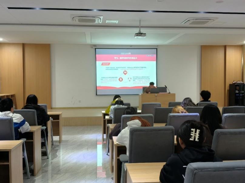 <strong>以团课为媒  燃青春之志 ——土木工程学院主题团课顺利开展</strong>