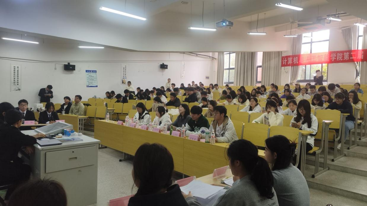 唇枪舌战展锋芒，思想交锋显深度——计算机与人工智能学院“凌云杯”辩论赛半决赛圆满落幕
