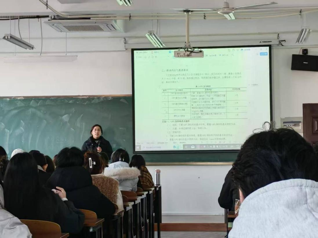 <strong>深化理论实践融合  赋能未来工程英才 ——土木工程学院圆满完成卫星定位技术应用实习</strong>