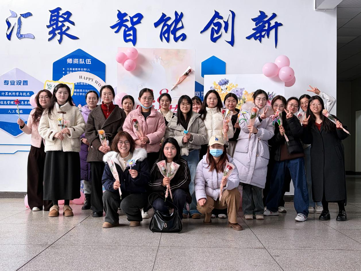 赋能她力量 巧手绽芳华——计算机与人工智能学院举办“三八”妇女节手工创作暨演讲交流会​