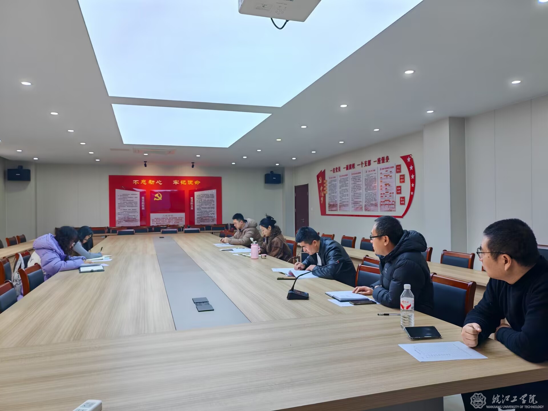 通识教育学院教工三支部召开组织生活会并开展民主评议党员工作