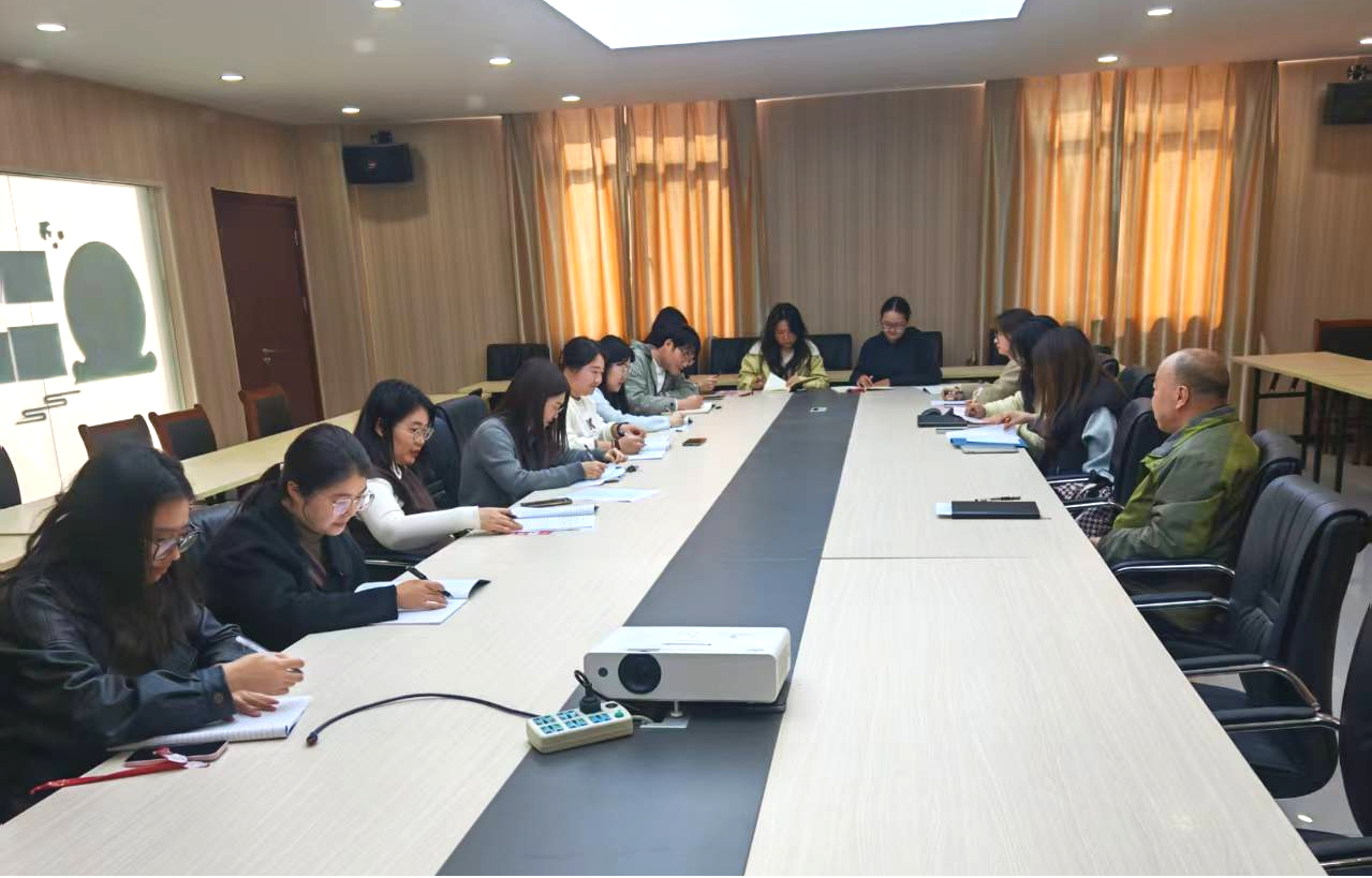 <strong>管理学院健康服务与管理专业召开教研室发展专题研讨会</strong>