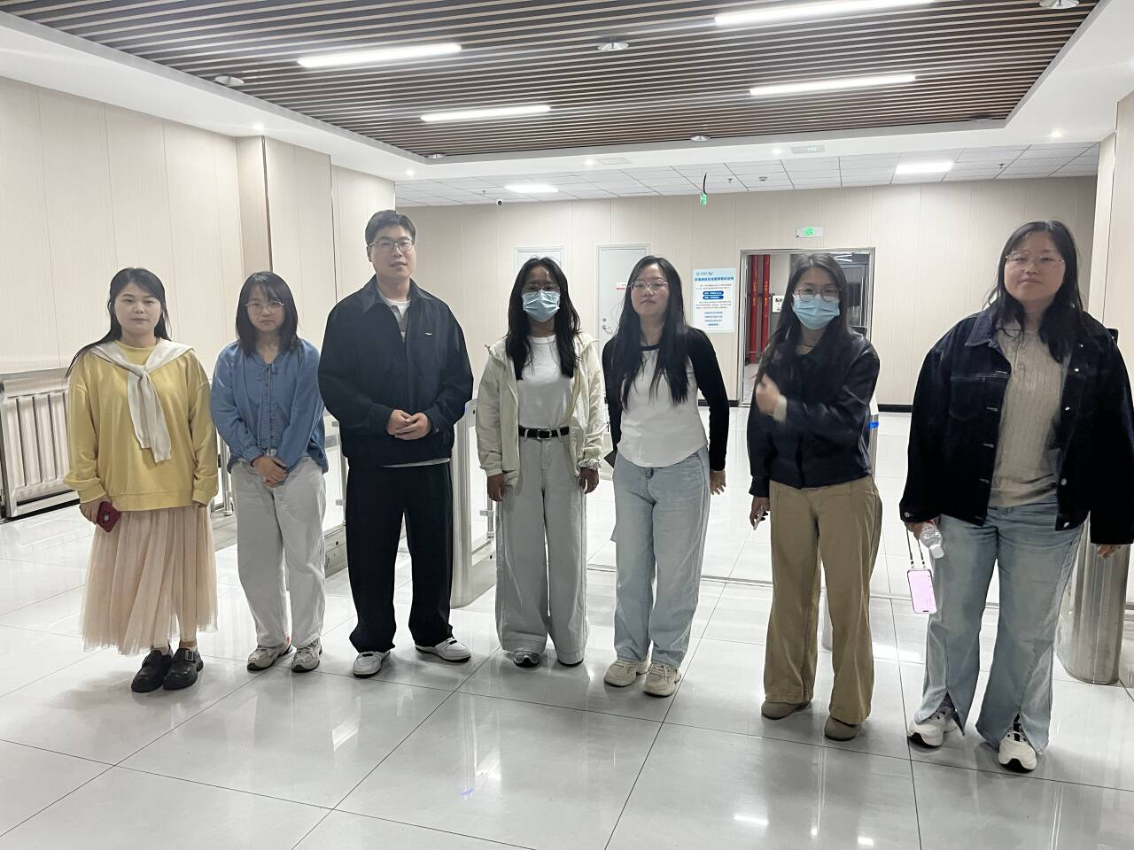 管理学院辅导员开展学生宿舍安全专项排查